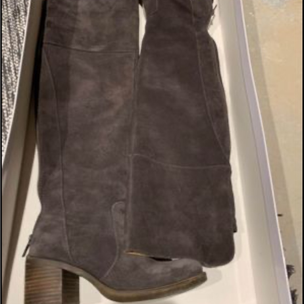 Suede boots